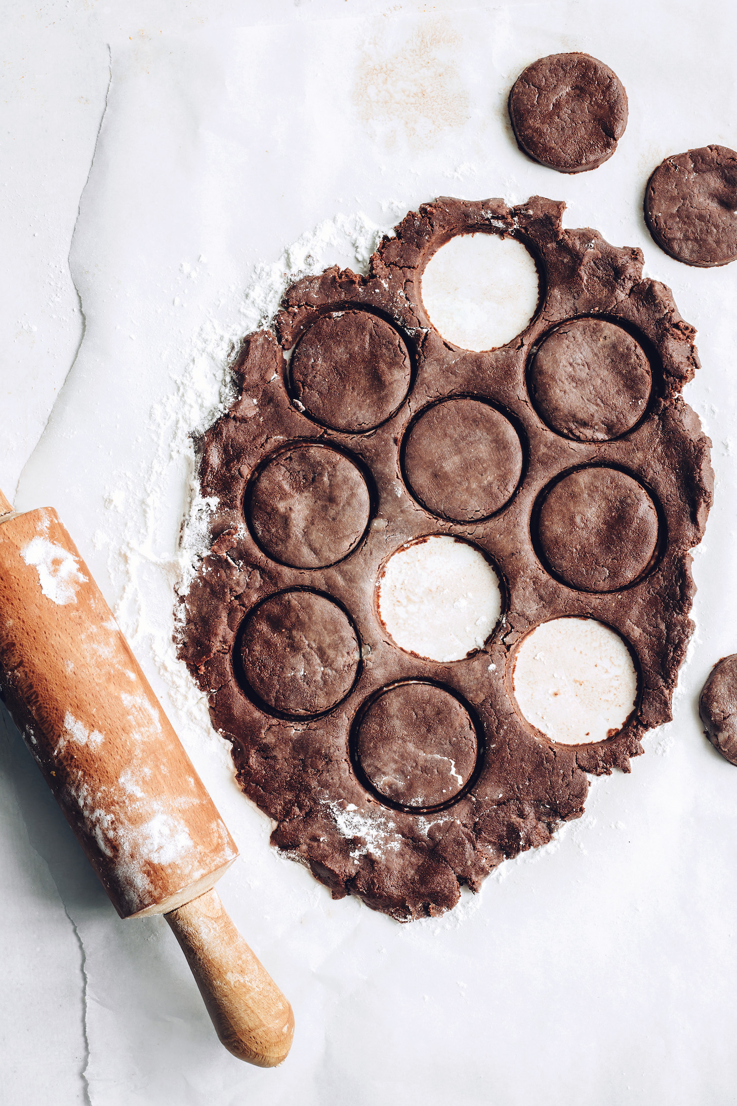 Sodrófa vékony mentás sütitészta mellett