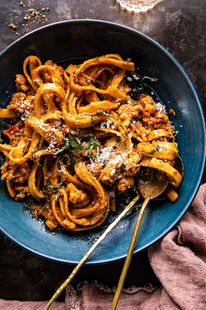 Sült karfiol Bolognese halfbakedharvest.com a sült karfiol Bolognese felső fotója