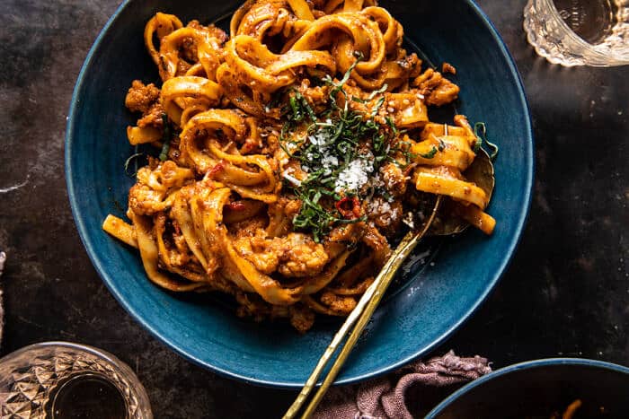 vízszintes fénykép pörkölt karfiolról Bolognese