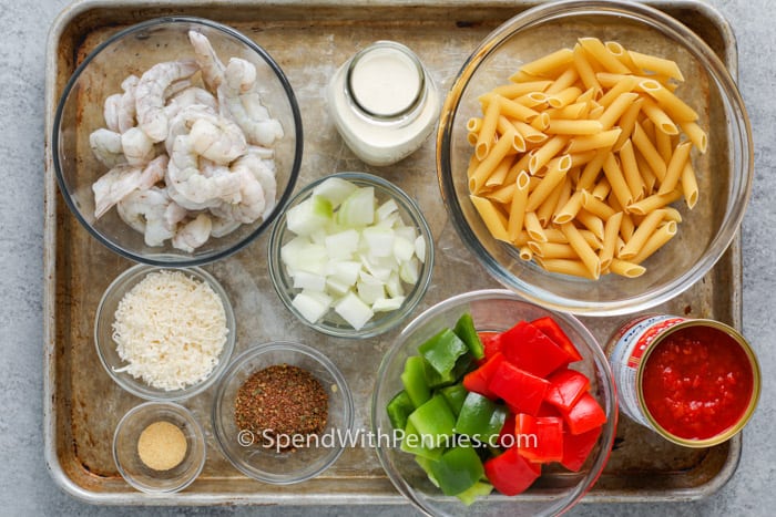 A Cajun garnélarák tészta egy nagyszerű hétvégi étkezés, amely könnyű és finom. Fűszeres, garnélával és kolbásszal töltött, úgy fogja érezni magát, mintha New Orleans-ban lennél! #spendwithpennies #cajunshrimppasta #egy # recept # fűszeres # nyugodt # kenyérsütéssel # krémes # legjobb # paprikával # kenyérsütő hozzávalókat a Cajun garnélarák tészta elkészítéséhez