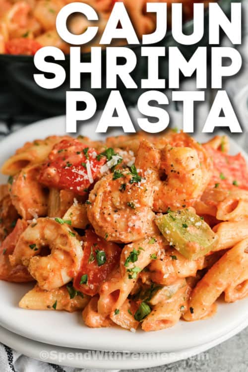 A Cajun garnélarák tészta nagyszerű egy edényes tésztaétel, amely tökéletes, ha valami másra van szükség. A tejszínes és fűszeres Cajun stílusú mártás tökéletesíti ezt az ételt egy szelet kérges kenyér mellé. #spendwithpennies #cajunshrimppasta #egy # recept # fűszeres # nyugodt # kenyérsütéssel # krémes # legjobb # paprikával # kenyérsütő bevonva Cajun garnélarák tésztát írással