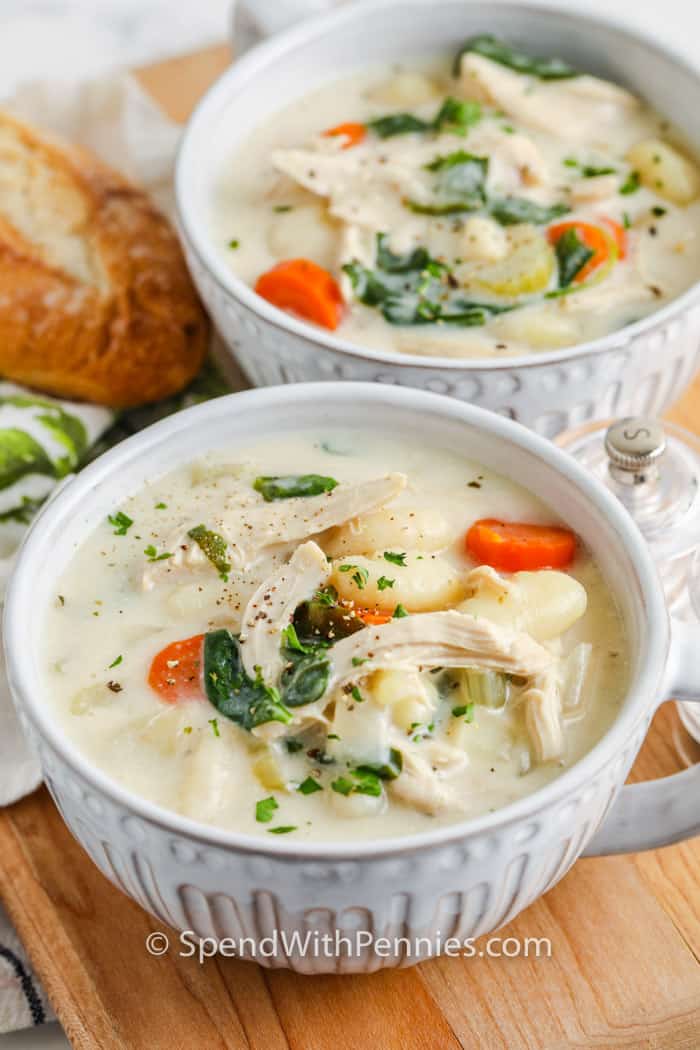 Csirke Gnocchi leves tele van táplálékkal csirkéből és zöldségből. Ez is krémes, és könnyen megtanulható elkészíteni! # költemények # csirkemellocukorleves # leves # recept # másolat # olivegarden # főzőlap # cseréppot # instpotpot # könnyű # egészséges # házi tál csirke gnocchi leves