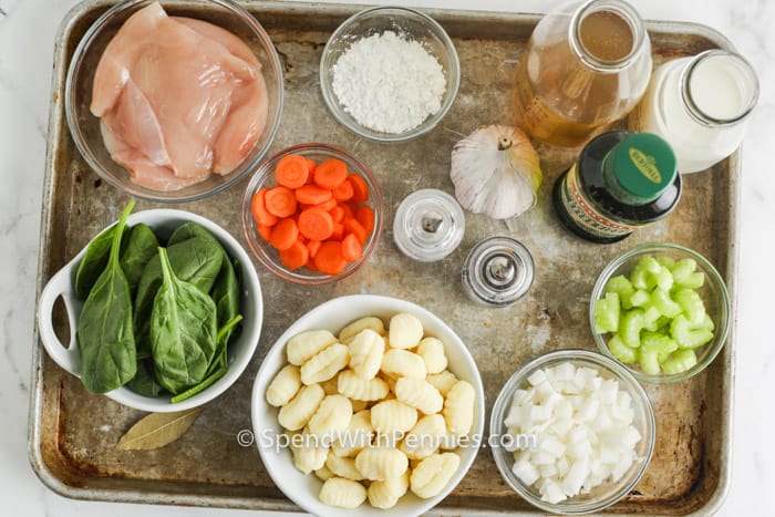 A csirke gnocchi leves a legízletesebb másoló recept. Kinek kell kimennie egy étterembe, amikor házi készítésű csirke gnocchi levest készíthet otthon? # költemények # csirkemellocukorleves # leves # recept # másolat # olivegarden # főzőlap # cseréppot # instpotpot # könnyű # egészséges # házi Hozzávalók csirke gnocchi leves készítéséhez egy lapon