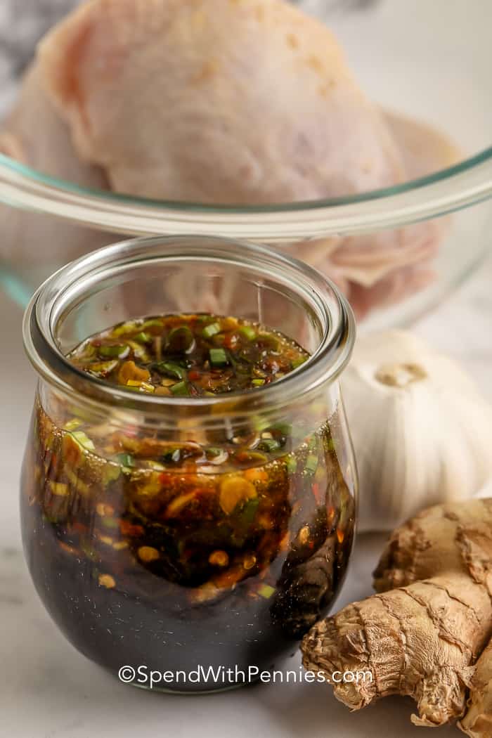 Gyömbéres szójapác egy üvegedénybe