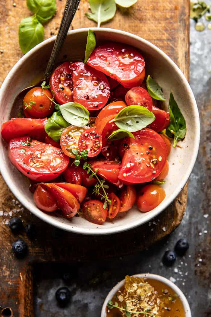 Felvert ricotta pirítós pácolt paradicsommal és citrom kakukkfű mézzel halfbakedharvest.com