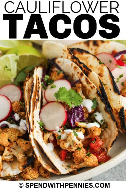 Karfiol Tacos egy tányérra írással