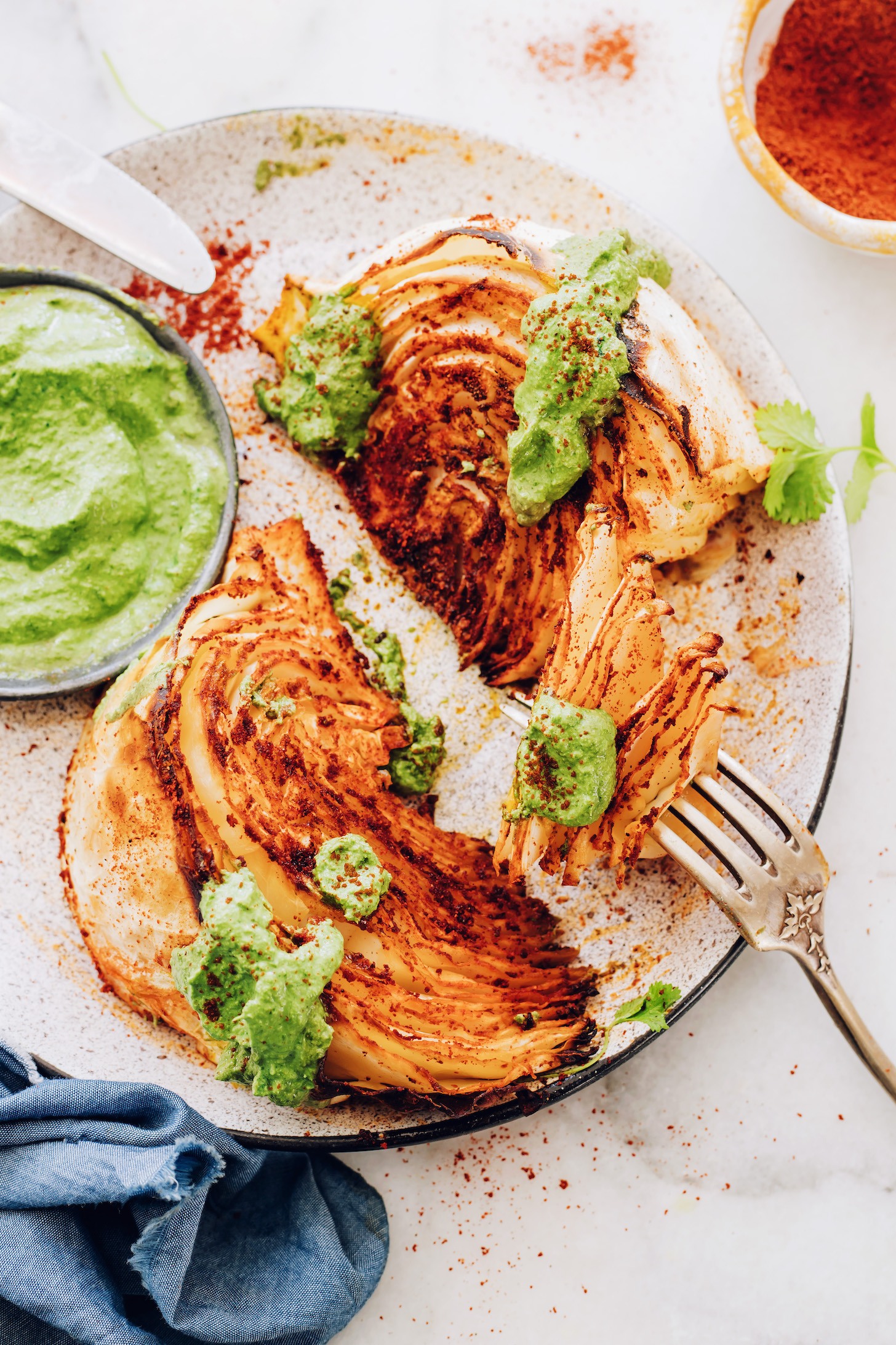 Villa, amelynek végén egy shawarma sült káposztaék található