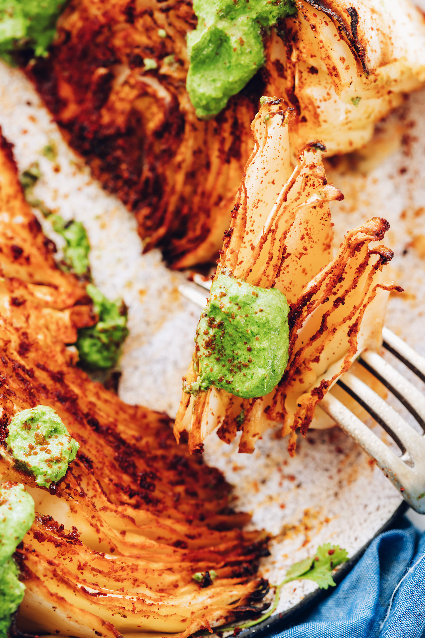 Zár megjelöl szemcsésedik-ból egy villa, amely egy falatot egy shawarma sült káposzta ék