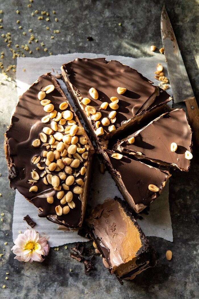 Nonnie 6 hozzávaló csokoládé földimogyoróvaj fagylalt torta |  halfbakedharvest.com #ececream #easirecipes # csokoládé # mogyoróvaj # nyár