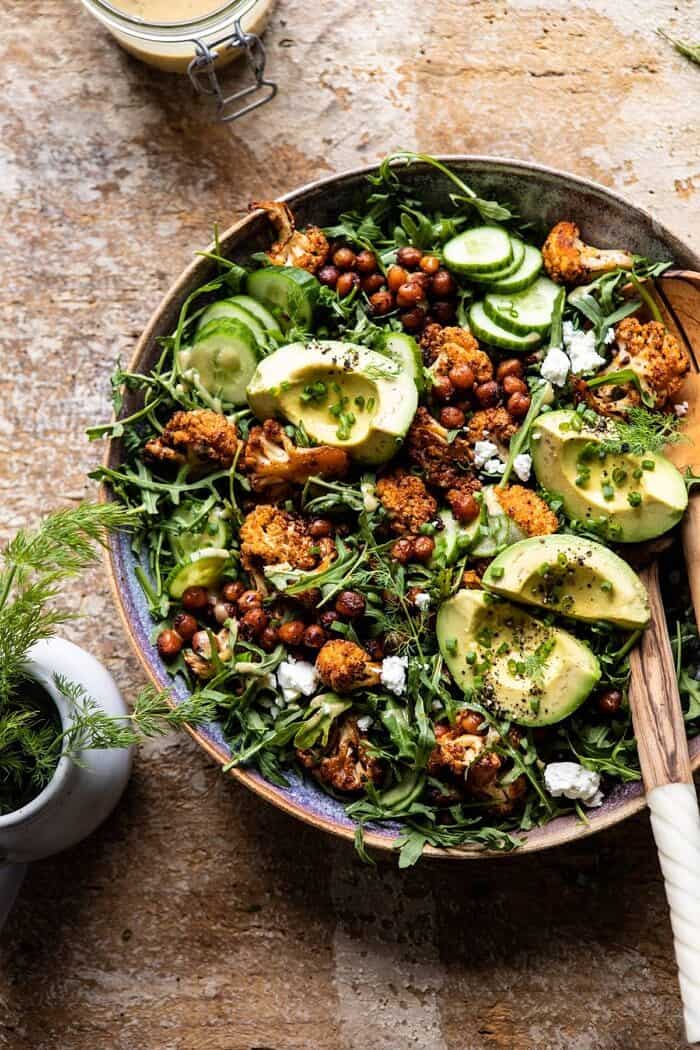 Sült karfiol saláta tejszínes mézes mustár vinaigrettel |  halfbakedharvest.com #egészségreceptek # saláta # karfiol