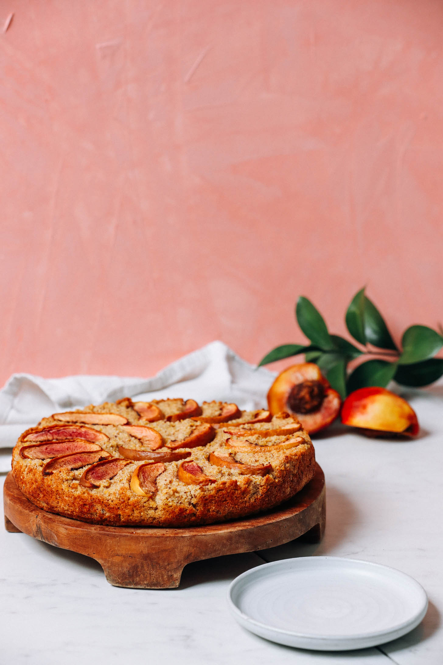 Tálca köles reggeli torta nektarinnal