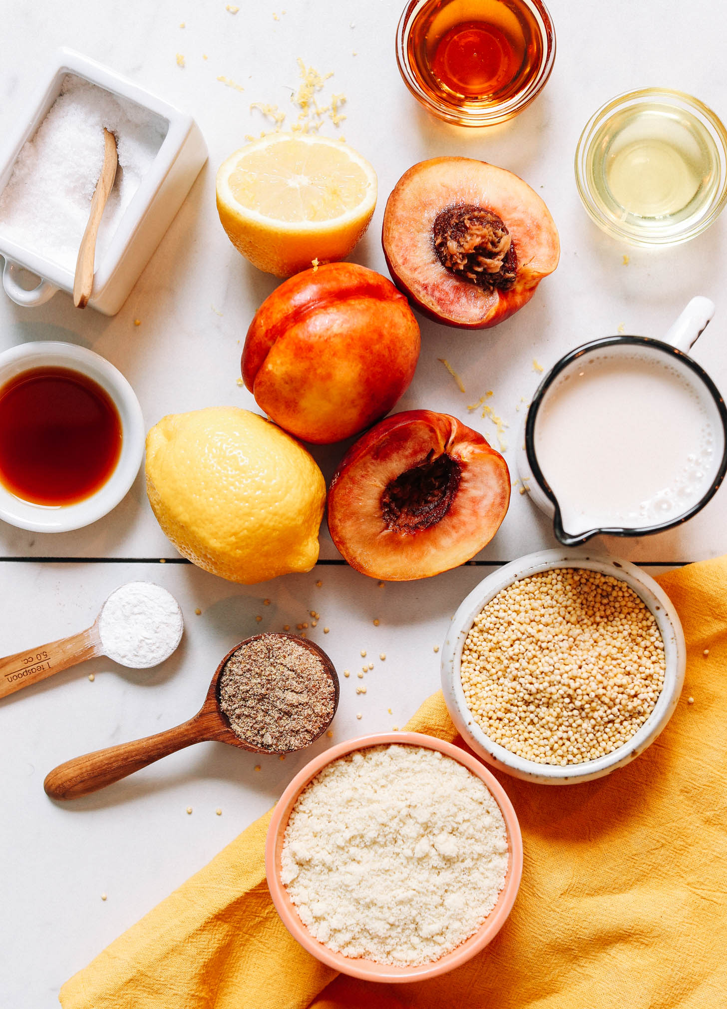 Só, nektarin, citrom, juharszirup, vanília, lenmag, sütőpor, mandulaliszt, köles, mandulatej és avokádóolaj