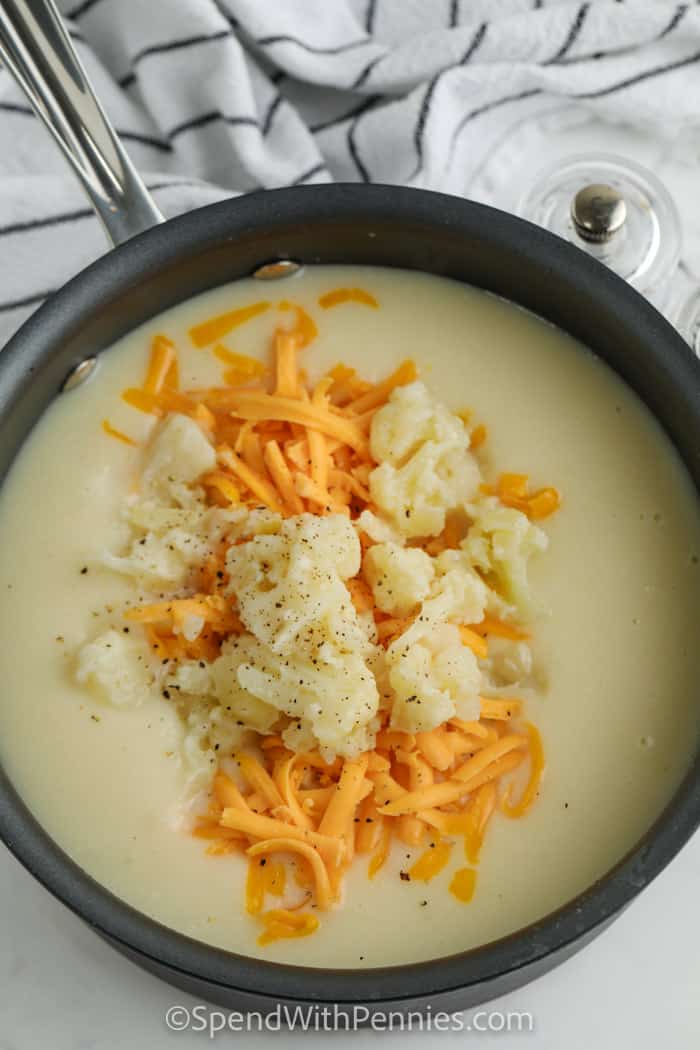 fazék tele karfiol cheddar levessel