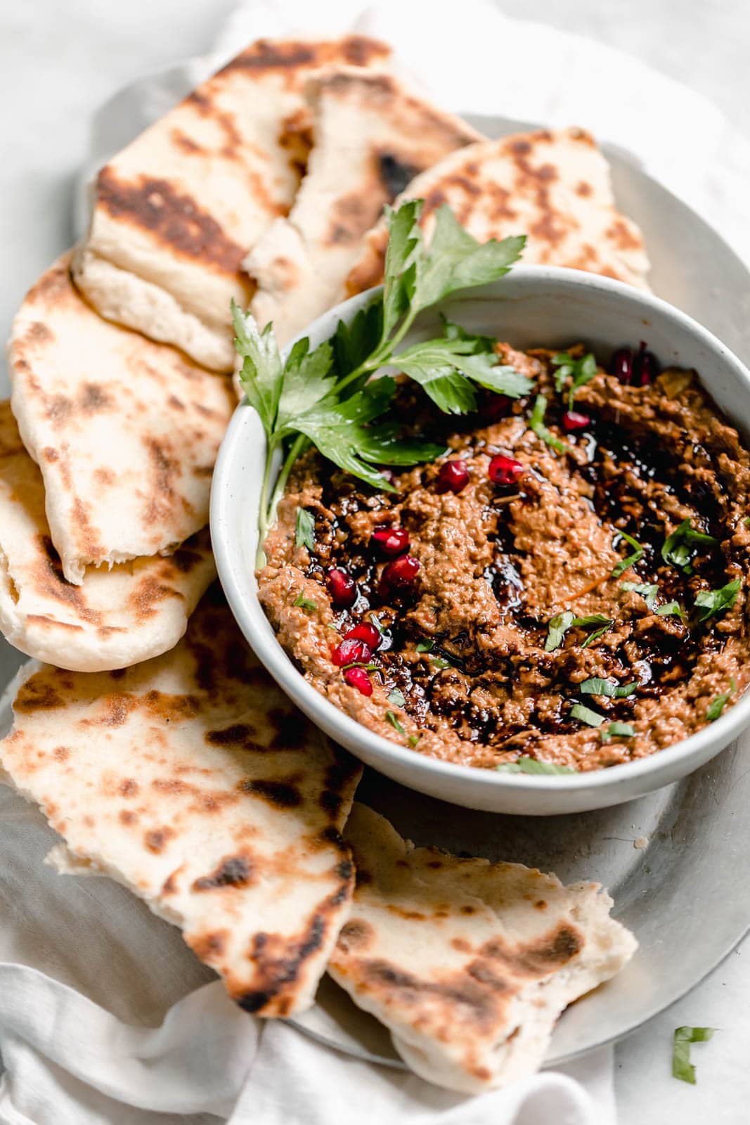 Muhammara (pirított piros paprika diós mártással)