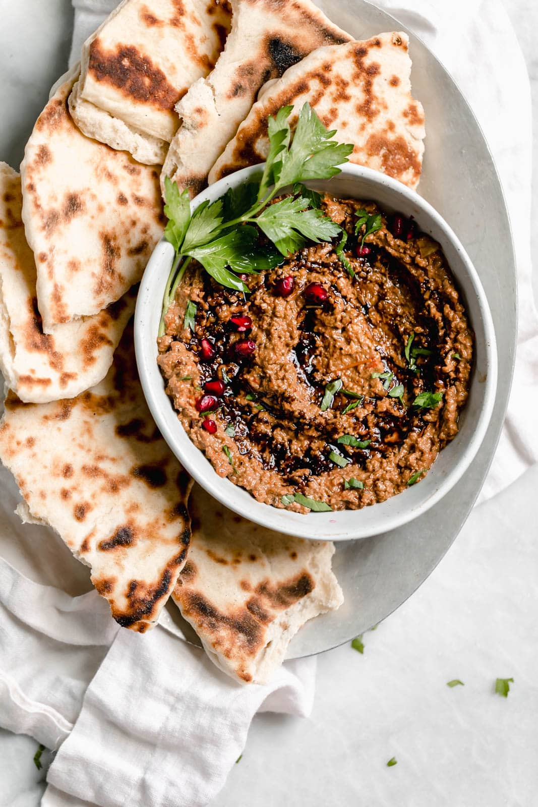 Muhammara (pirított piros paprika diós mártással)