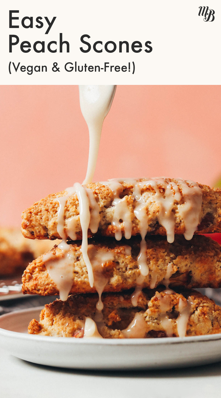 Tányér vegán és gluténmentes őszibarack pogácsa