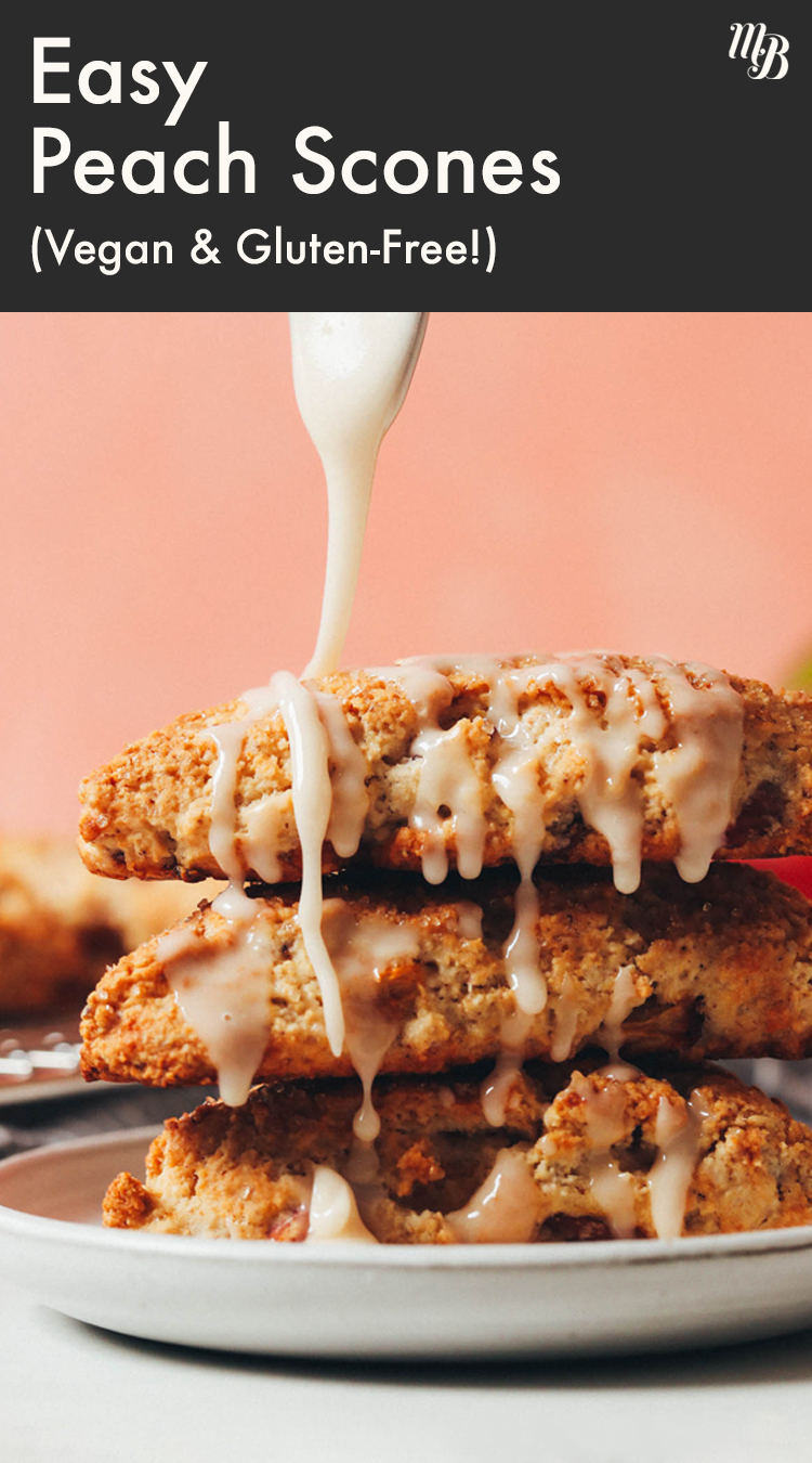 Tányér vegán és gluténmentes őszibarack pogácsa