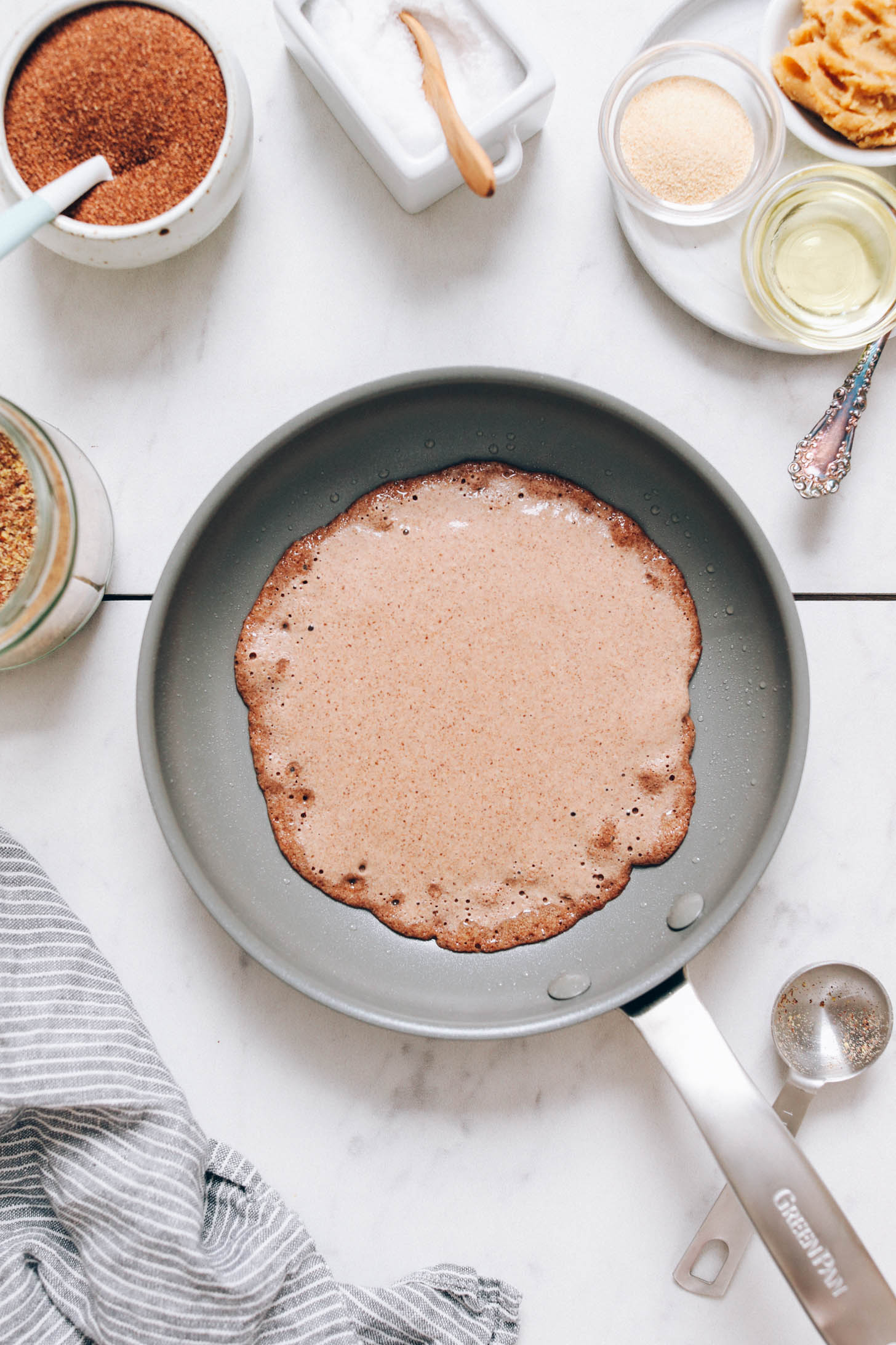 Teff krepp főzése tapadásmentes serpenyőben