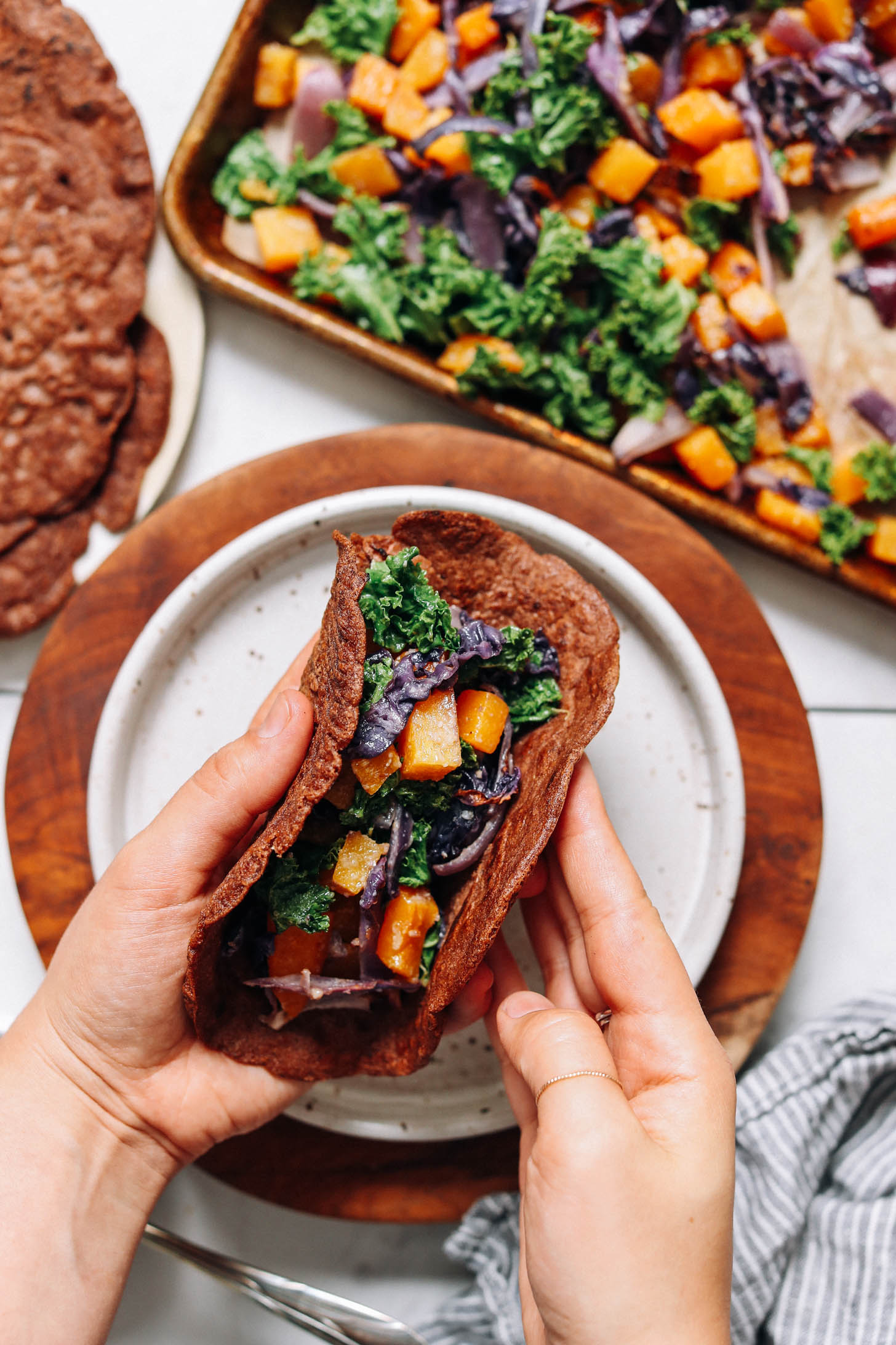 Sós teff krepp összehajtása sült zöldségekkel töltve