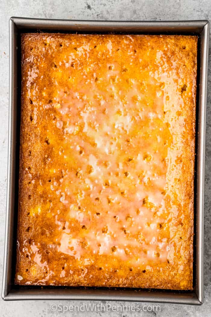 felülnézet a főtt Pina Colada süteményben a serpenyőben