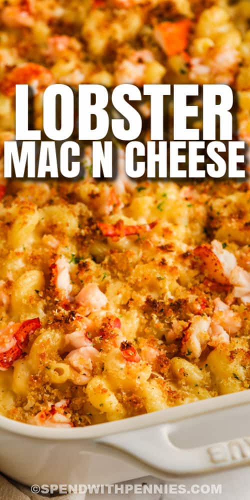 sütött homár Mac -et és sajtot a rakott edényben és az írásban