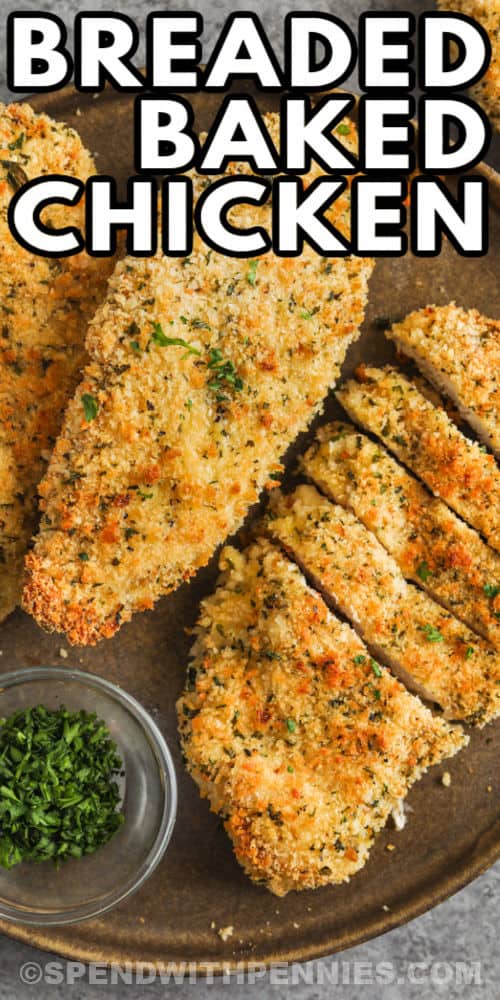 Kívül ropogós és belül gyengéd, ez a sült panírozott csirke recept annyira ízletes!  Sütőben megsütve ezek a csirkepehelyek remekek szendvicsbe dobáshoz vagy mézes mustármártásba mártáshoz.  #fillérekben költeni Rántott sült csirke egy szeletelve és címmel