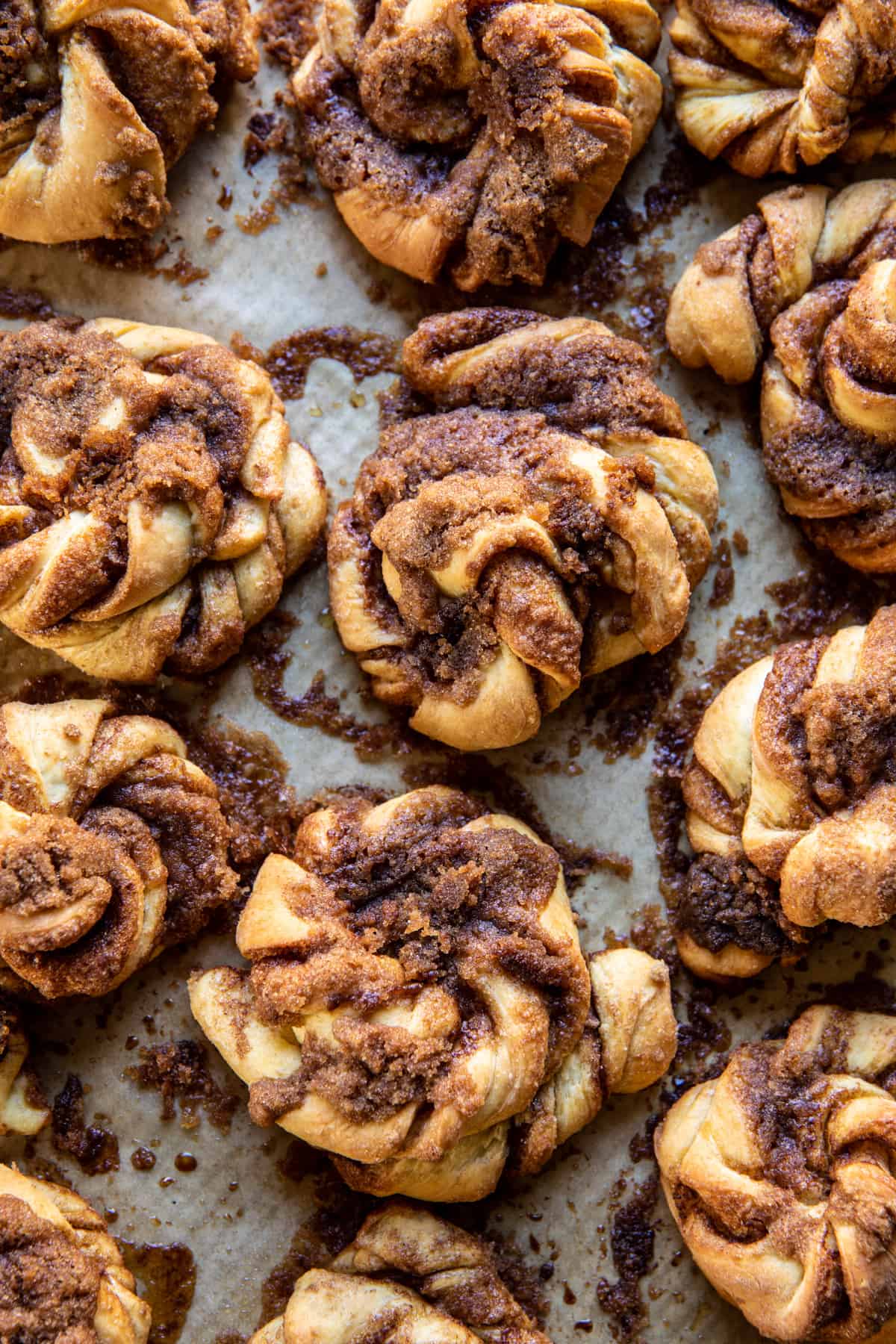 Fahéjcsomók kávécukorral |  halfbakedharvest.com
