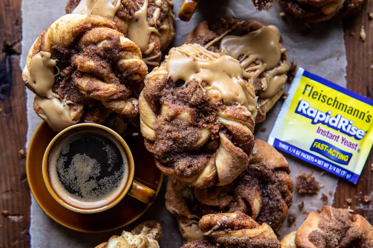 Fahéjcsomók kávécukorral |  halfbakedharvest.com