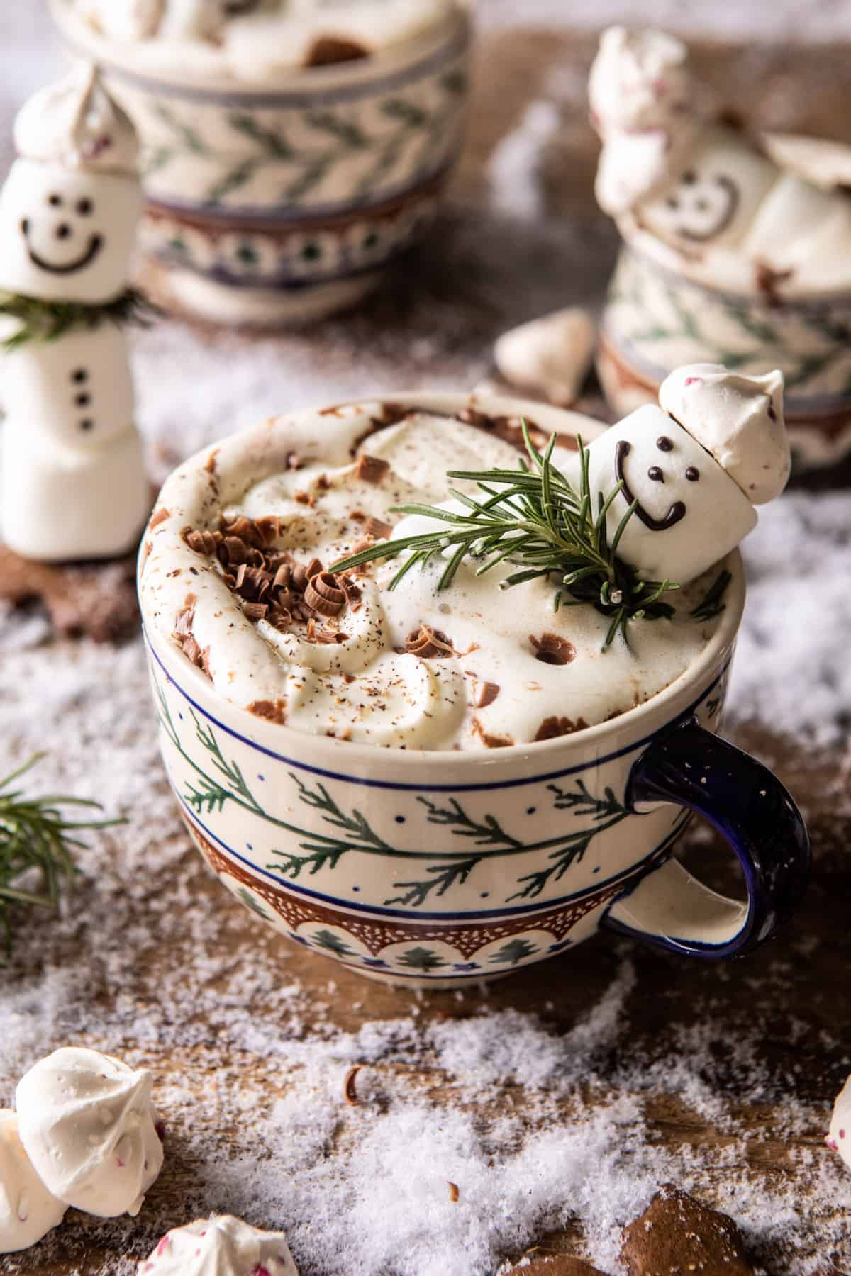 Krémes kókuszos forró csokoládé |  halfbakedharvest.com #hotchocolate #könnyűrecept #karácsony #desszert